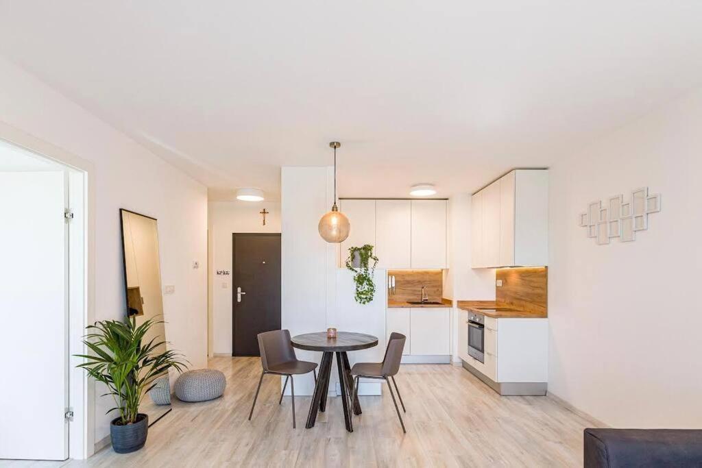 Urban Apartment With Possibility Of Parking Bratislava Eksteriør bilde
